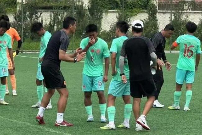 U23亚洲杯分组A组：卡塔尔、澳大利亚、约旦、印尼B组：日本、韩国、阿联酋、中国C组：沙特、伊拉克、泰国、塔吉克斯坦D组：乌兹别克斯坦、越南、科威特、马来西亚罗马诺：格列兹曼专注于马竞 他不会在冬窗加盟曼联罗马诺在今天的专栏中谈到了格列兹曼，直接指出法国球星只想留在马德里竞技，和曼联没有联系。